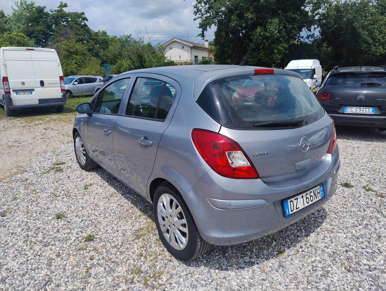 Opel Corsa 1.2 5 porte Cosmo