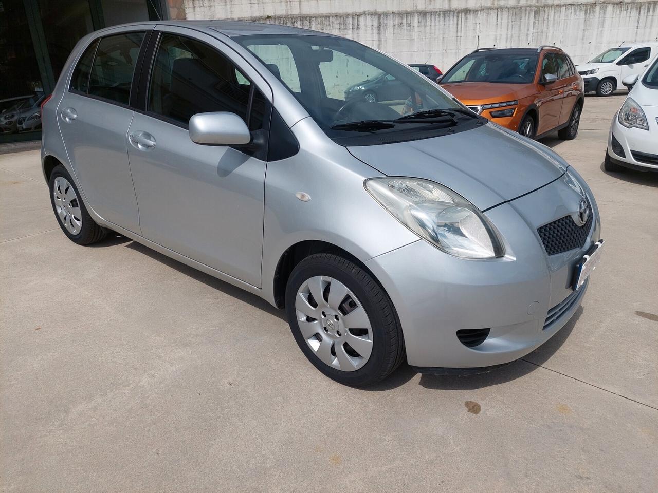Toyota Yaris 1.0 benzina 5 porte Sol