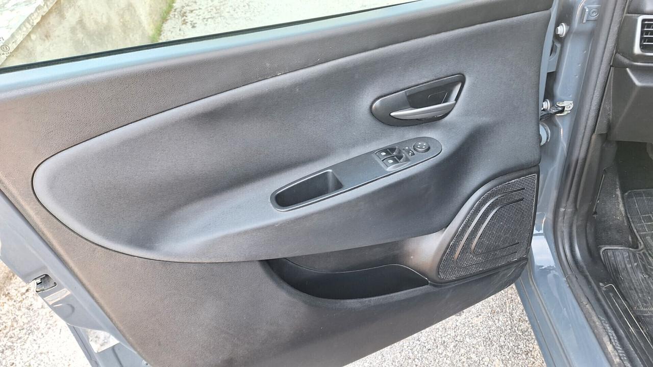 Lancia Ypsilon 0.9 TwinAir 85 CV 5 porte Metano Ecochic Elefantino