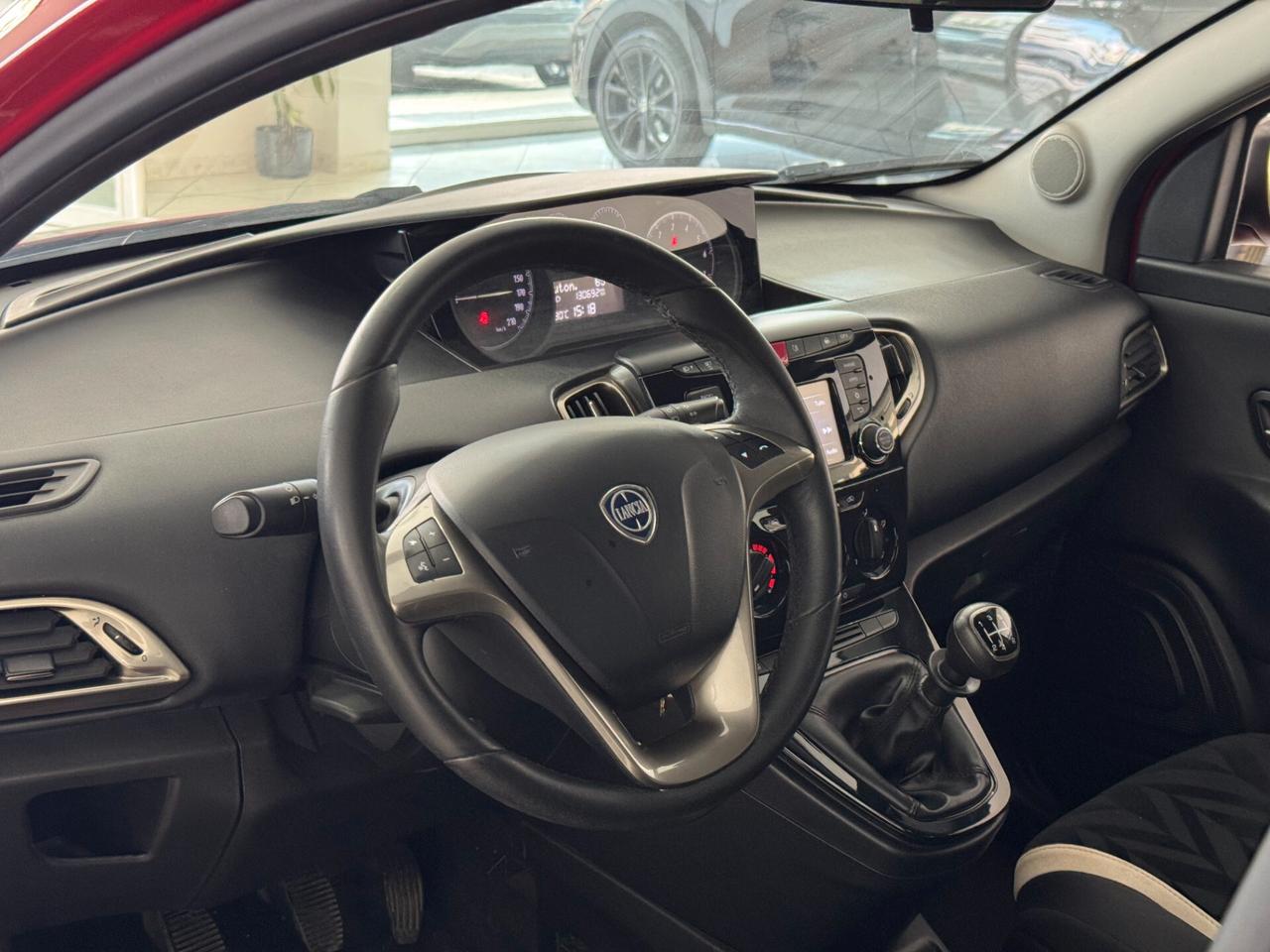 Lancia Ypsilon 1.2 69 CV 5 porte Gold