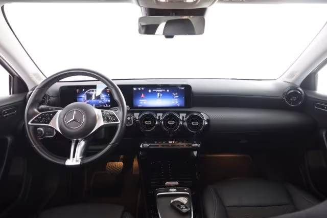 MERCEDES-BENZ A 180 A 180 d Automatic Advanced