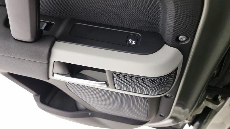 Land Rover Defender 110 3.0D I6 200 CV AWD Auto SE Autocarro N1