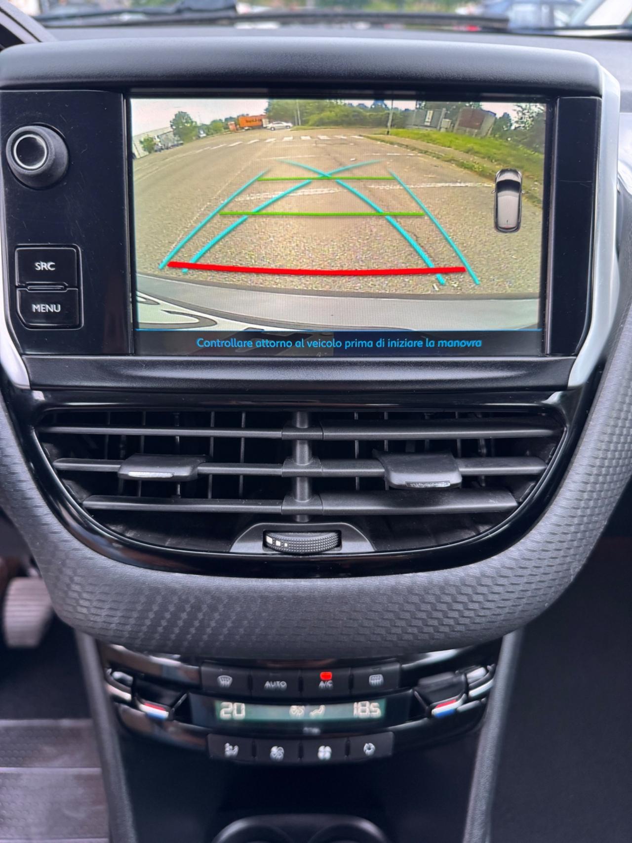 Peugeot 208 tagliandata cinghia nuova Neopatentati