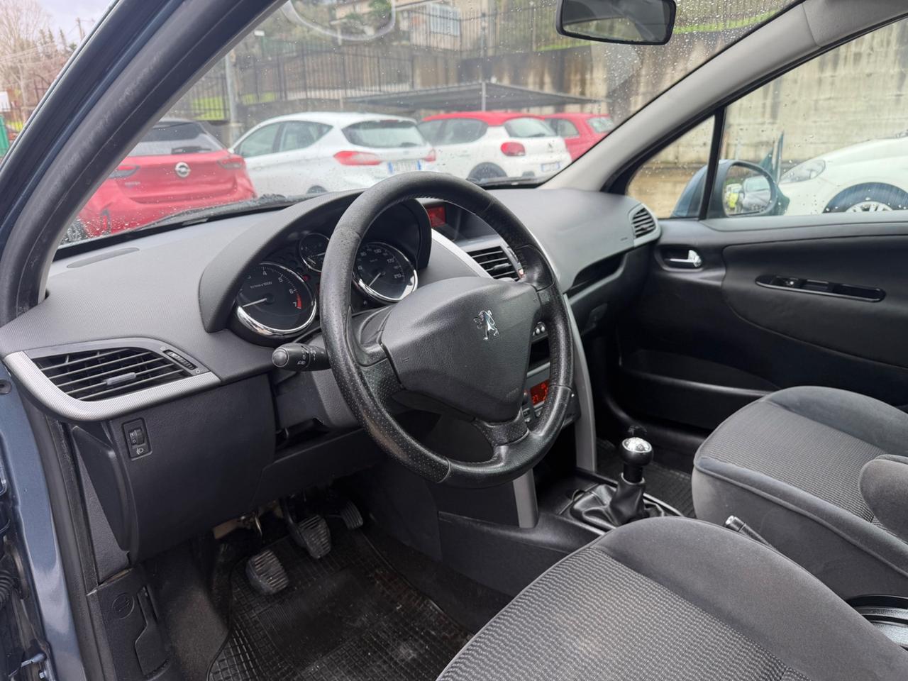 Peugeot 207 1.4 8V 75CV 5p. ONE Line