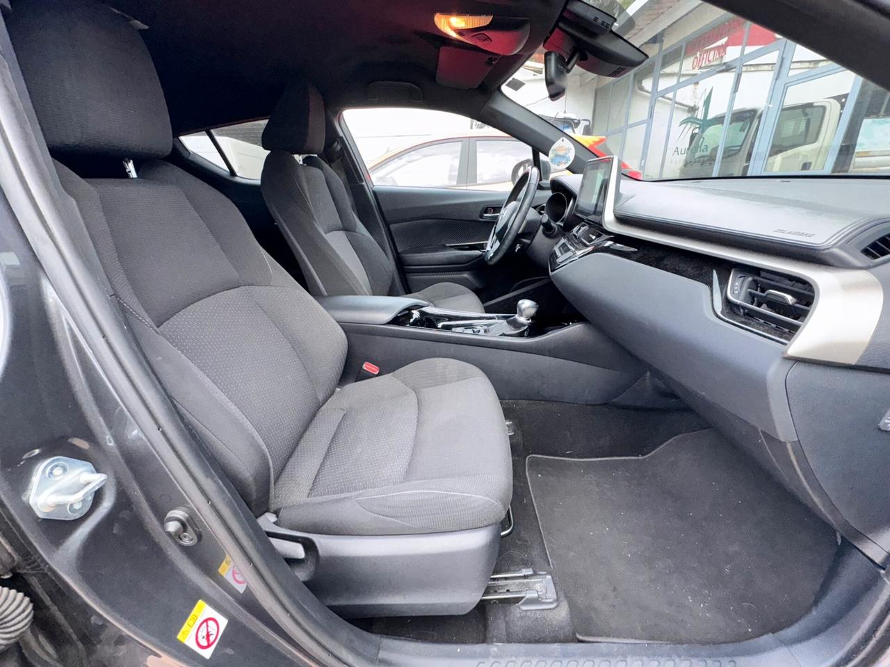 Toyota C-HR CHR 1.8 Hybrid E-CVT