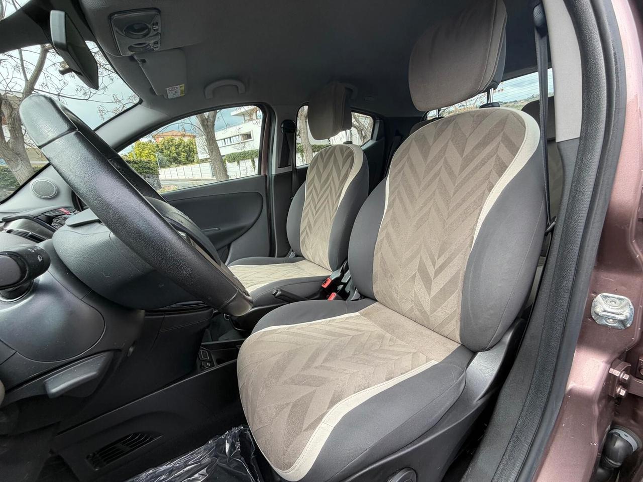 Lancia Ypsilon 1.2 69 CV 5 porte Gold