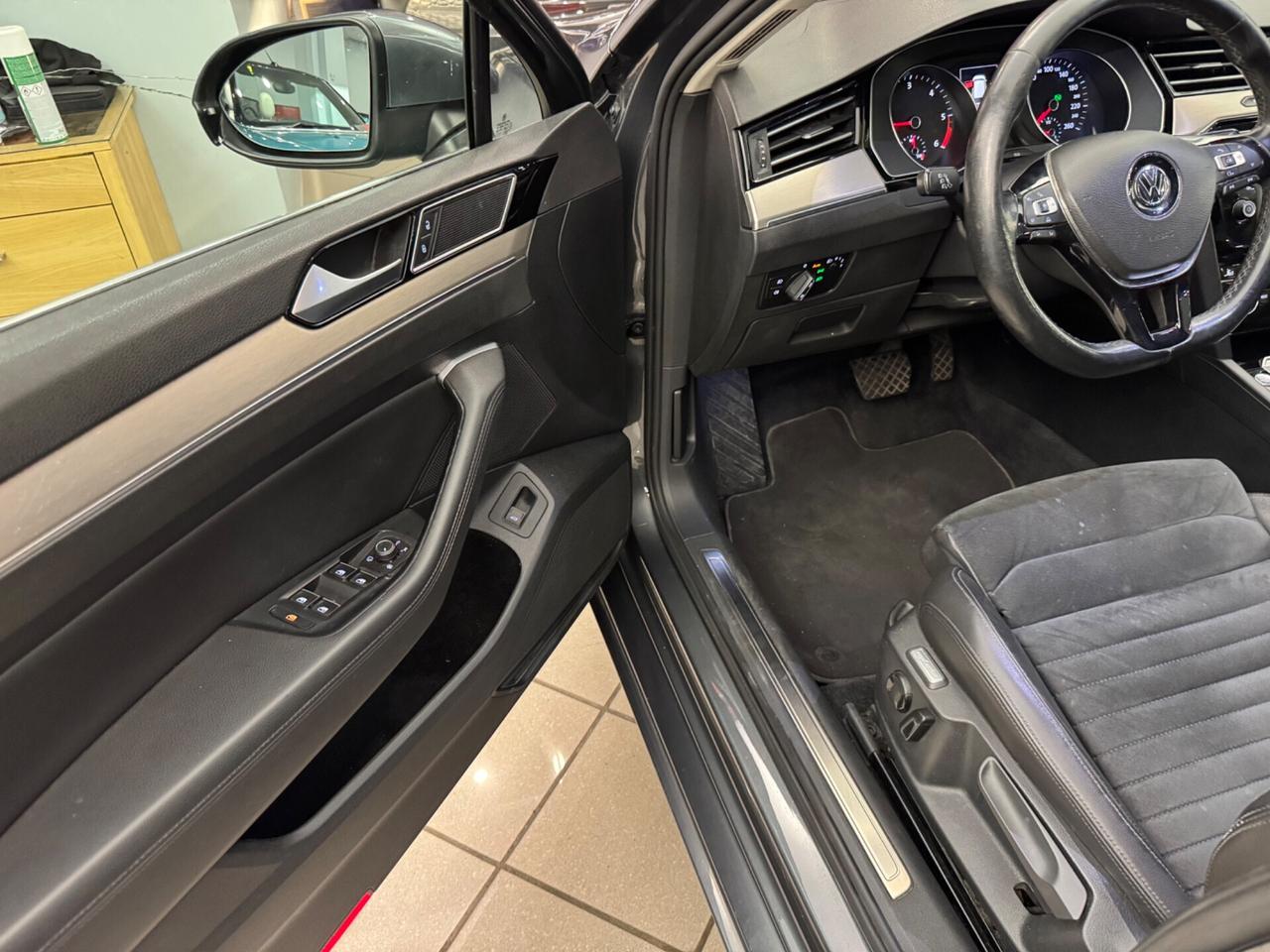 Volkswagen Passat 2.0 TDI 150CV Executive BlueMot Tech