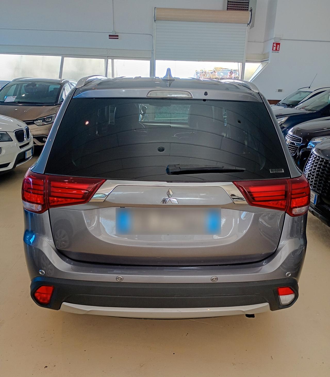 Mitsubishi Outlander 2.2 DI-D 4WD Instyle Plus SDA 7 posti