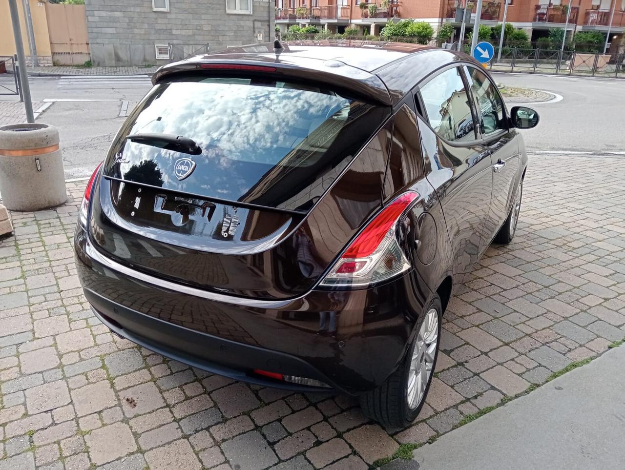 Lancia Ypsilon 1.2 69 CV 5 porte S&S Gold