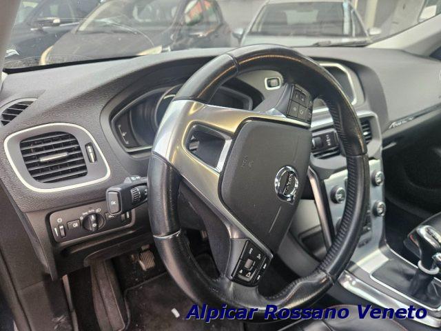 VOLVO V40 D2 R-design cross