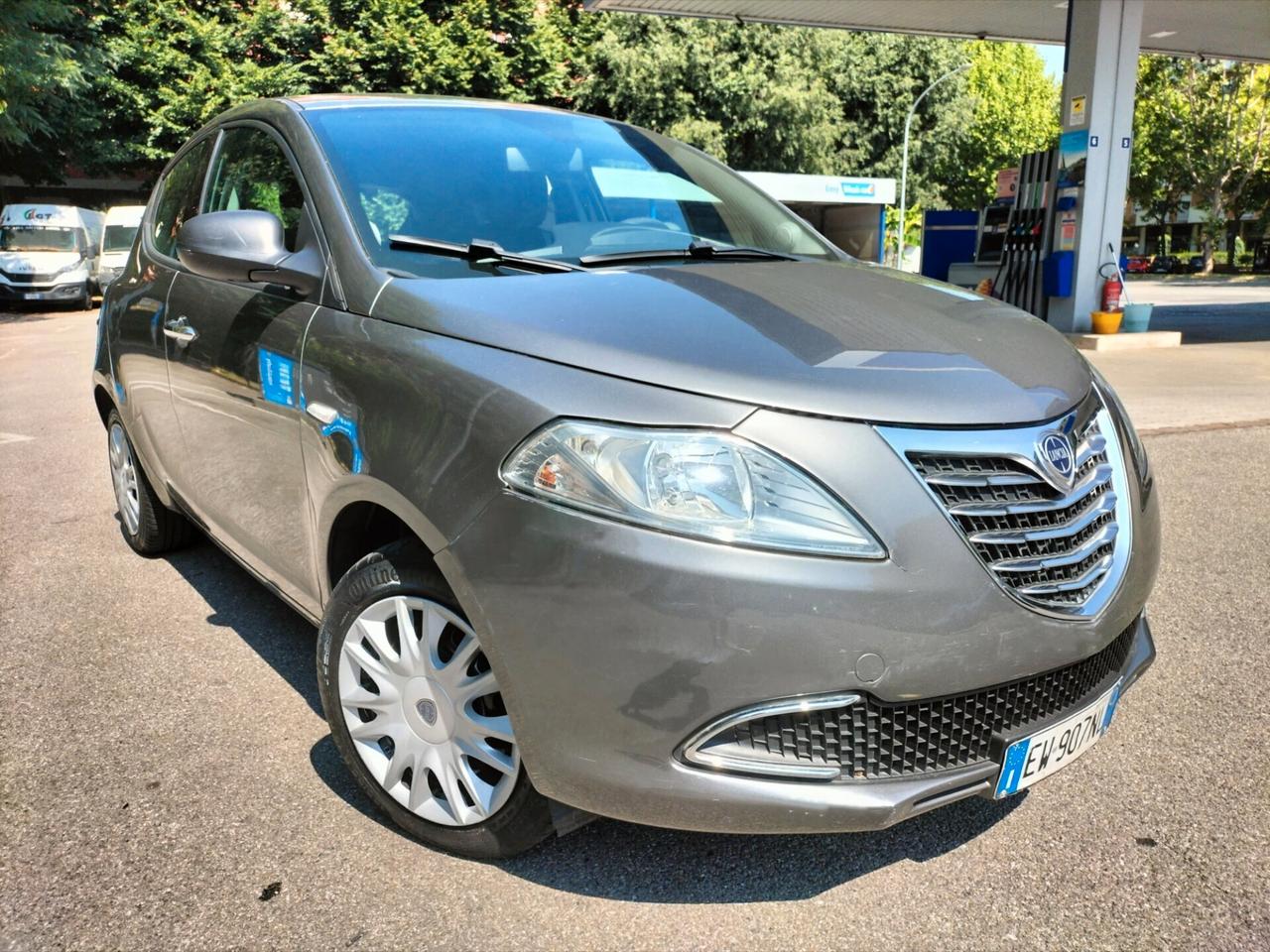 Lancia Ypsilon 1.2 69 CV 5 porte S&S Silver