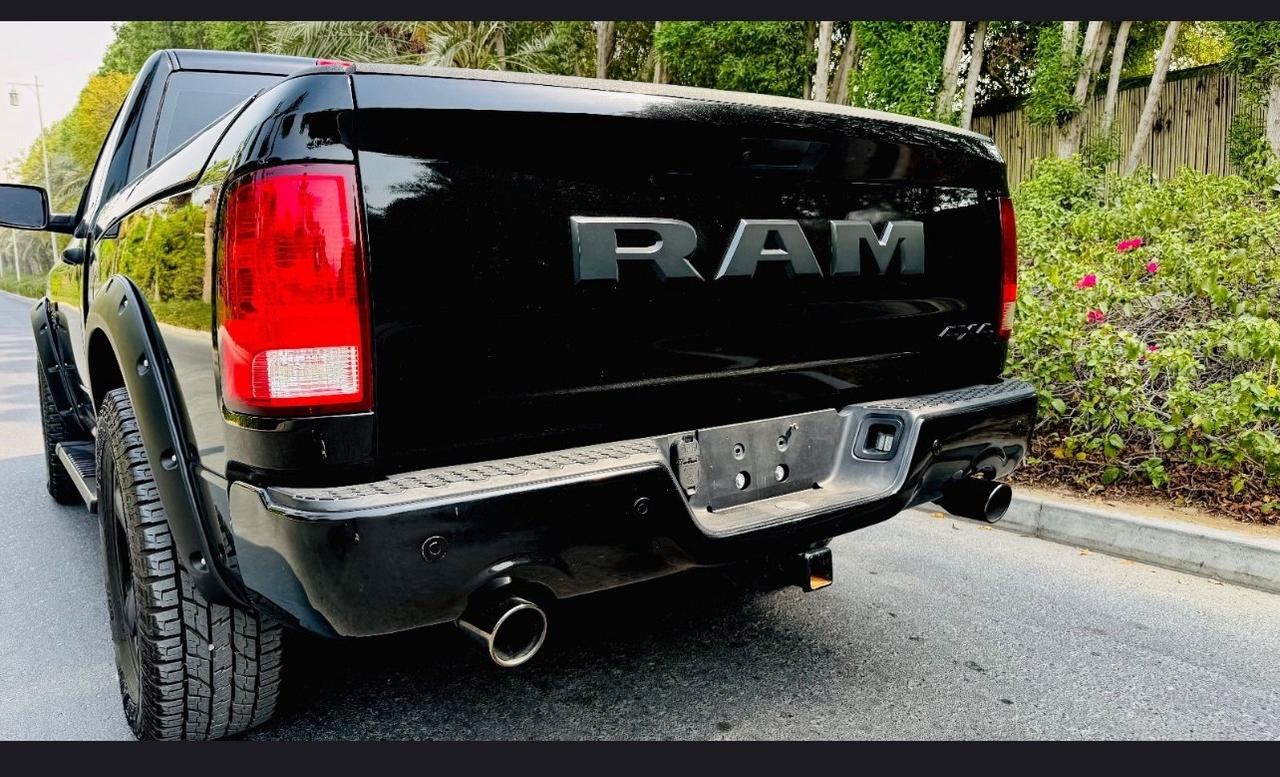 Dodge RAM 4WD 5.7 V8 Extra Cab * Box Sport