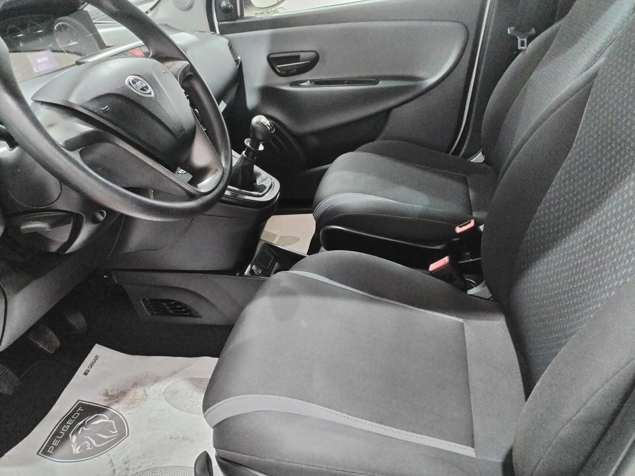 Lancia Ypsilon 1.2 69 CV 5 porte Silver