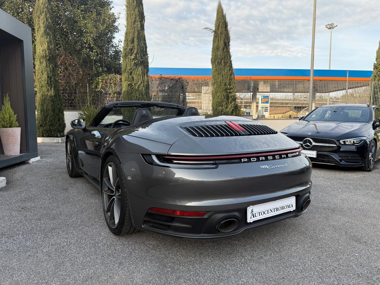 Porsche 911 992 Carrera 4 Cabrio auto