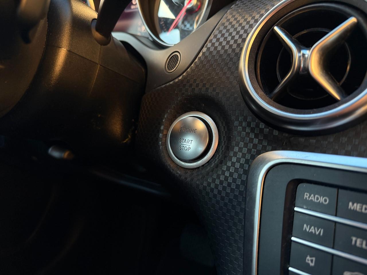 Mercedes A180 SPORT/1500 110CV/FULL LED/NAVI/18"