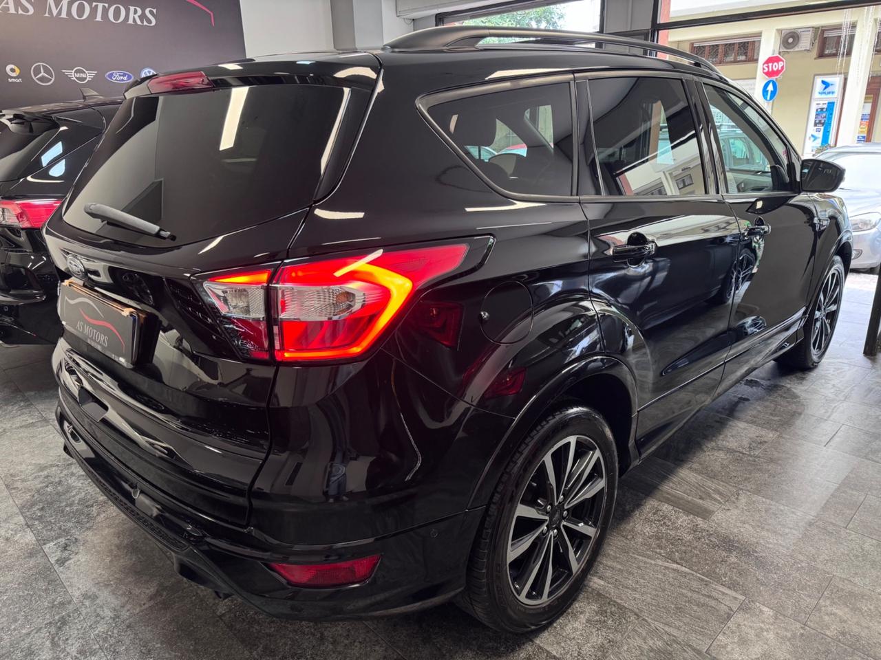 Ford Kuga 1.5 TDCI 120 CV S&S 2WD ST-Line