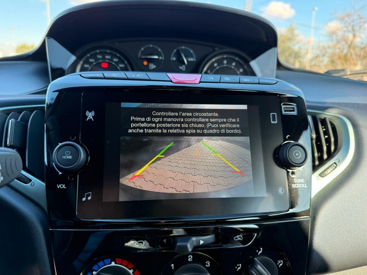 Lancia Ypsilon 1.0 FireFly 5 porte S&S Hybrid Platino