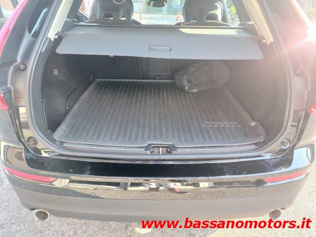 VOLVO XC60 B4 (d) AWD Geartronic Momentum Pro PROMO ESTATE