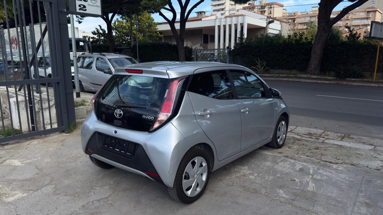 Toyota Aygo 1.0 VVT-i 69 CV 5 porte x-clusiv