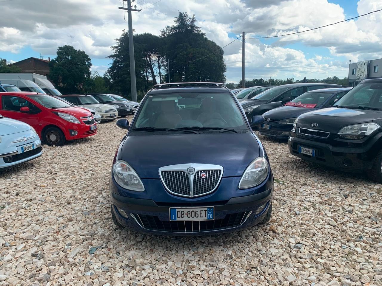 Lancia Ypsilon 1.4 16V Platino