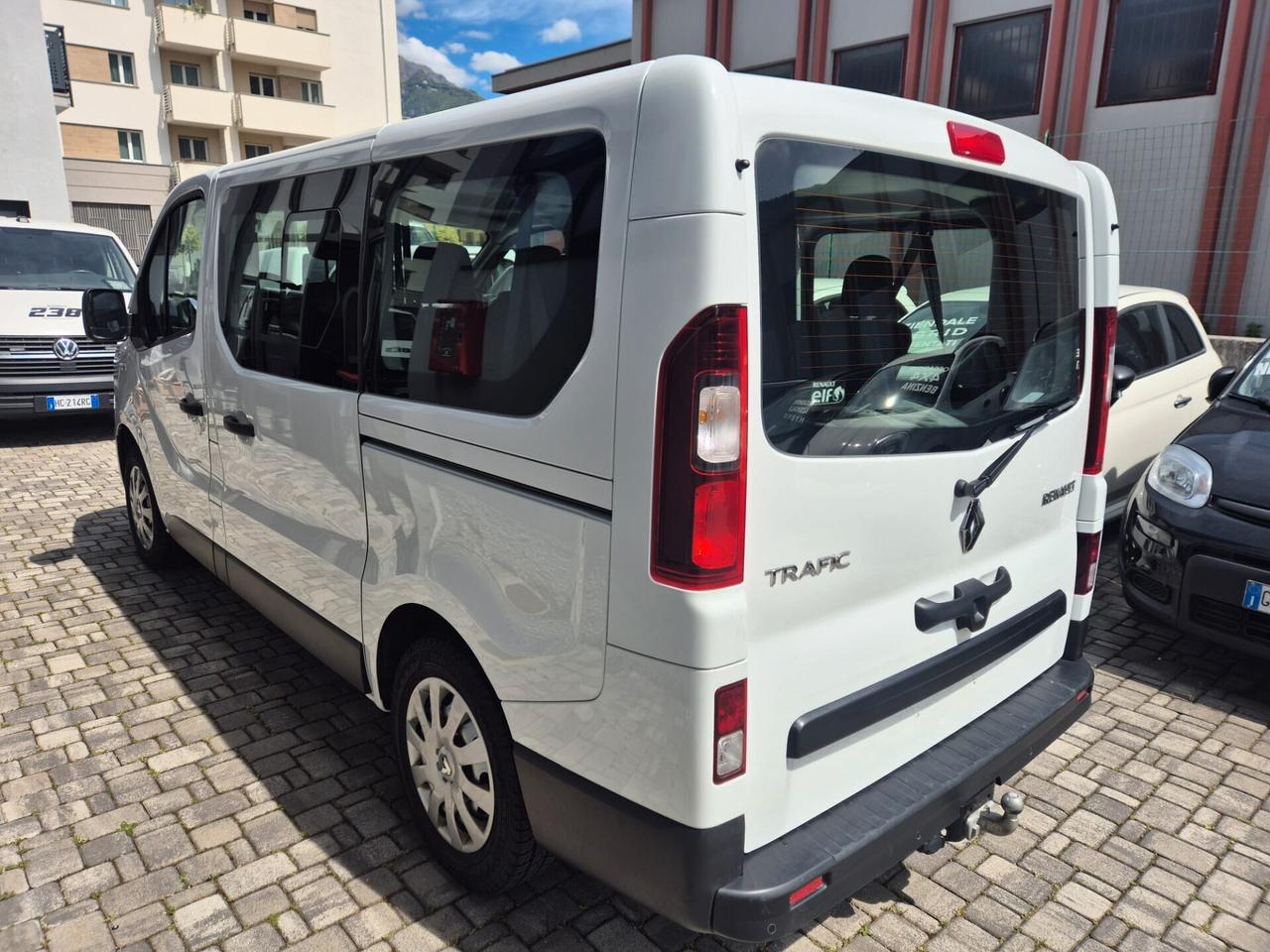 Renault Trafic EXPRESSION DCI 120CV - 9 POSTI - GANCIO TRAINO