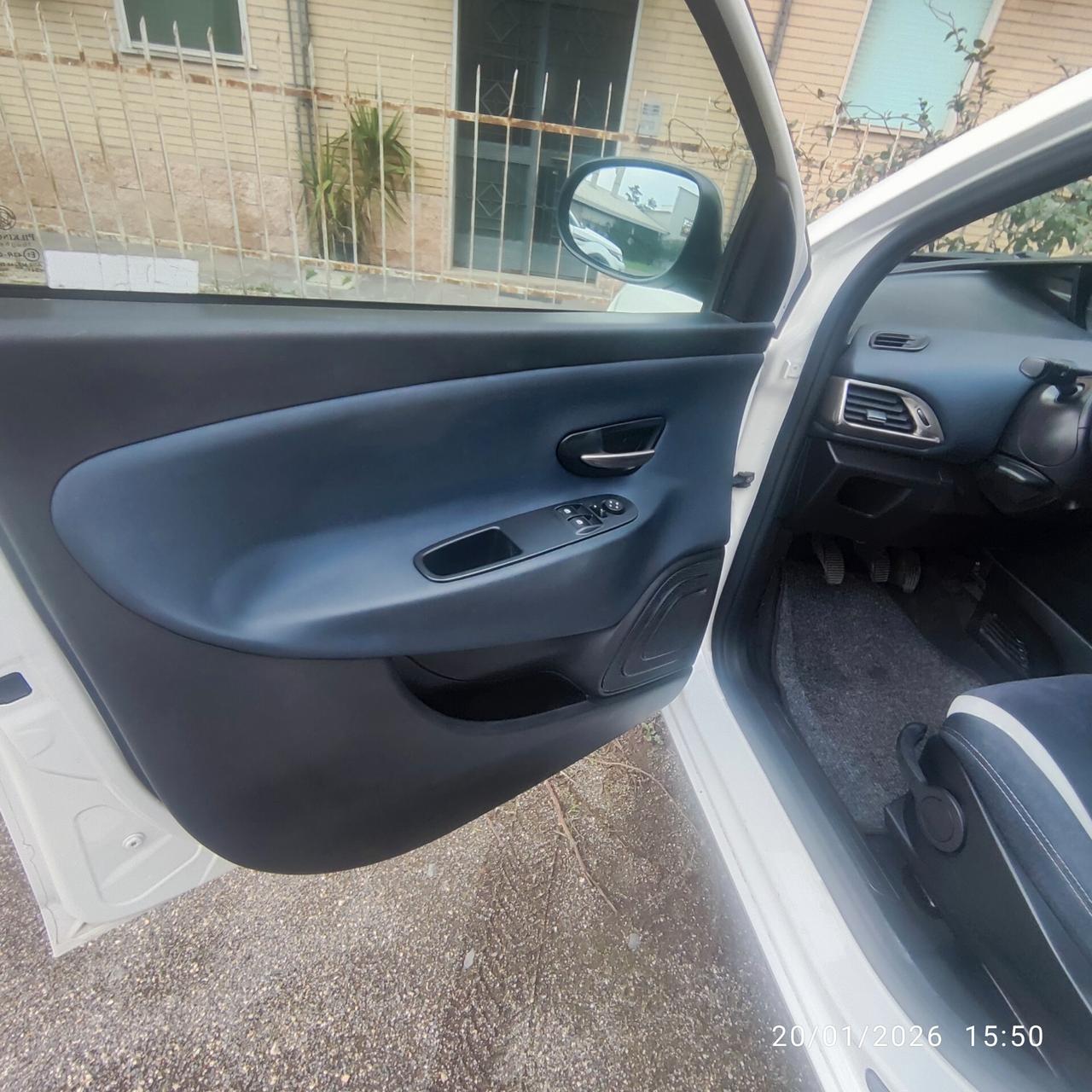 Lancia Ypsilon 1.3 MJT 16V 95 CV 5 porte S&S Platinum euro 6