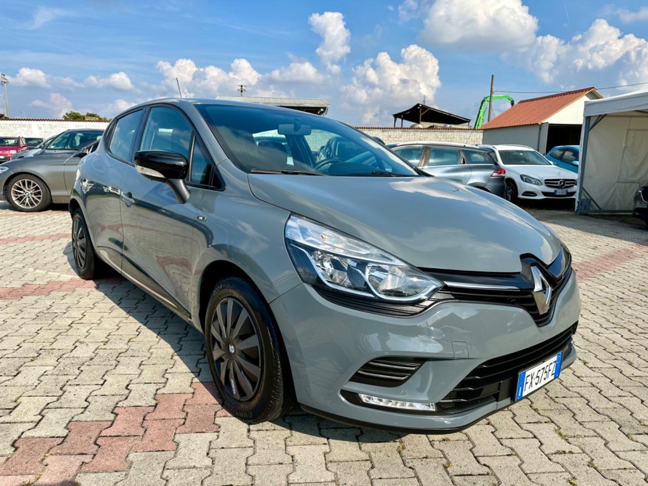 Renault Clio dCi 8V 75 CV 5 porte Moschino Life ** NEOPATENTATI **