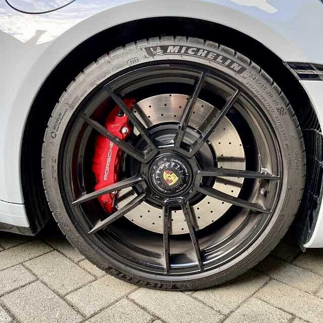 Porsche 992 Carrera 4 GTS 4 ruote sterzanti LiftSystem