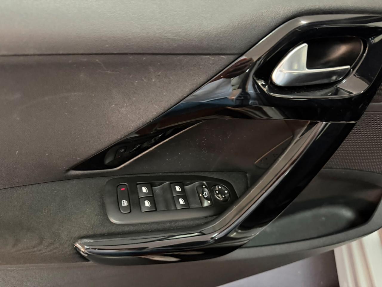 Peugeot 208 BlueHDi 75 5 porte Allure Navi