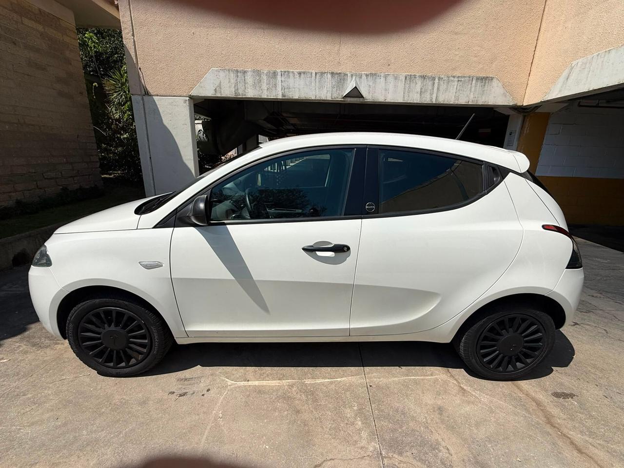 Lancia Ypsilon 1.0 FireFly Hybrid Ecochic Silver