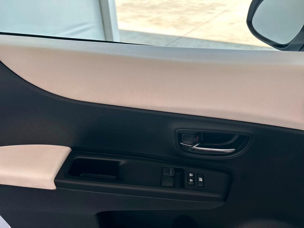 Toyota Yaris 1.0 5 porte Lounge 2014