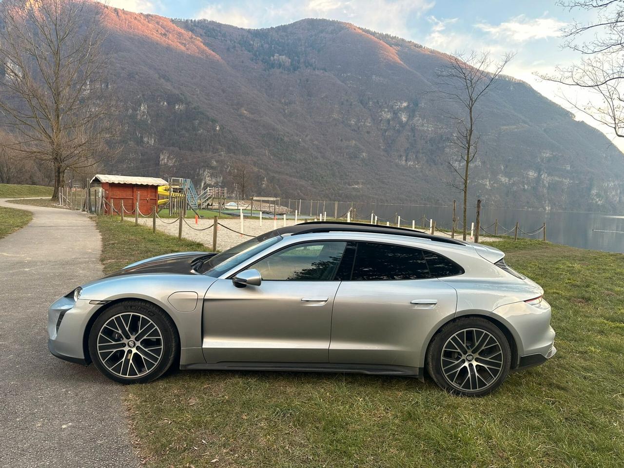 Porsche Taycan 4 Cross Turismo