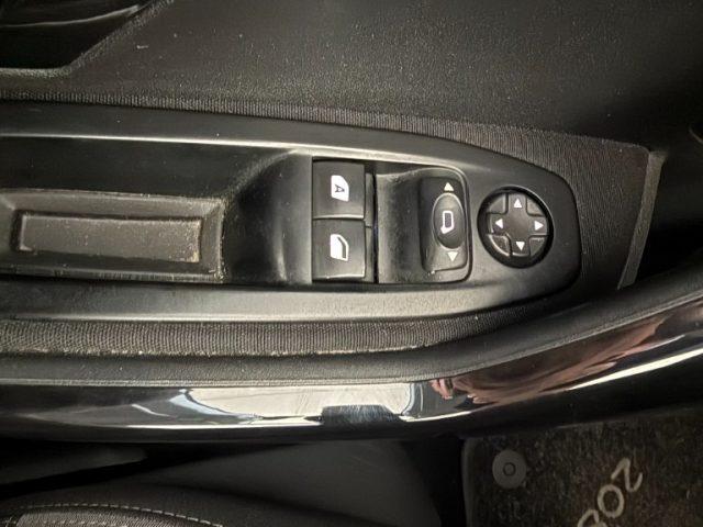 PEUGEOT 208 1° serie 1.2 VTi 82 CV 3 porte Active