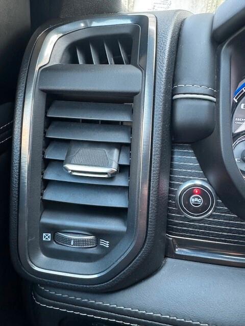 DODGE RAM 1500 LIMITED CREW CAB 4x4 E-TORQUE 5.7L V8