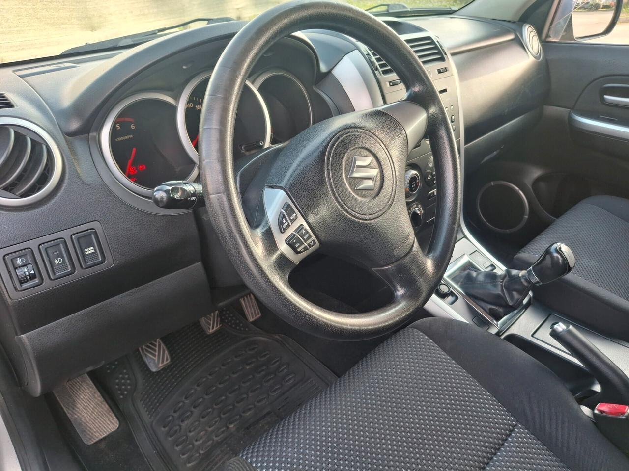 Suzuki Grand Vitara 1.9 DDiS-5 Porte-Executive*4X4*