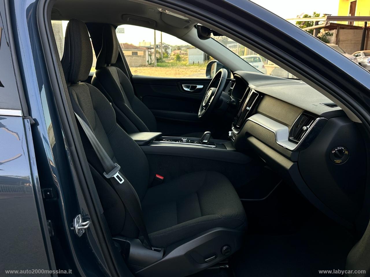 VOLVO XC60 B4 AWD GEARTRONIC MOMENTUM PRO IBRIDO DIESEL