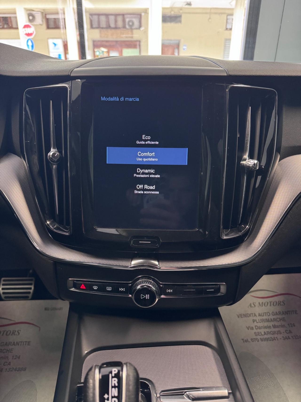 Volvo XC60 2.0 190 D4 AWD R-design IVA esposta