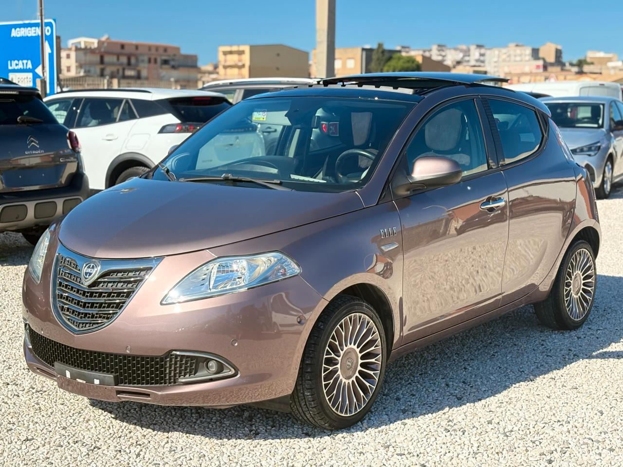 Lancia Ypsilon 1.2 69 CV 5 porte Platinum TETTO APRIBILE
