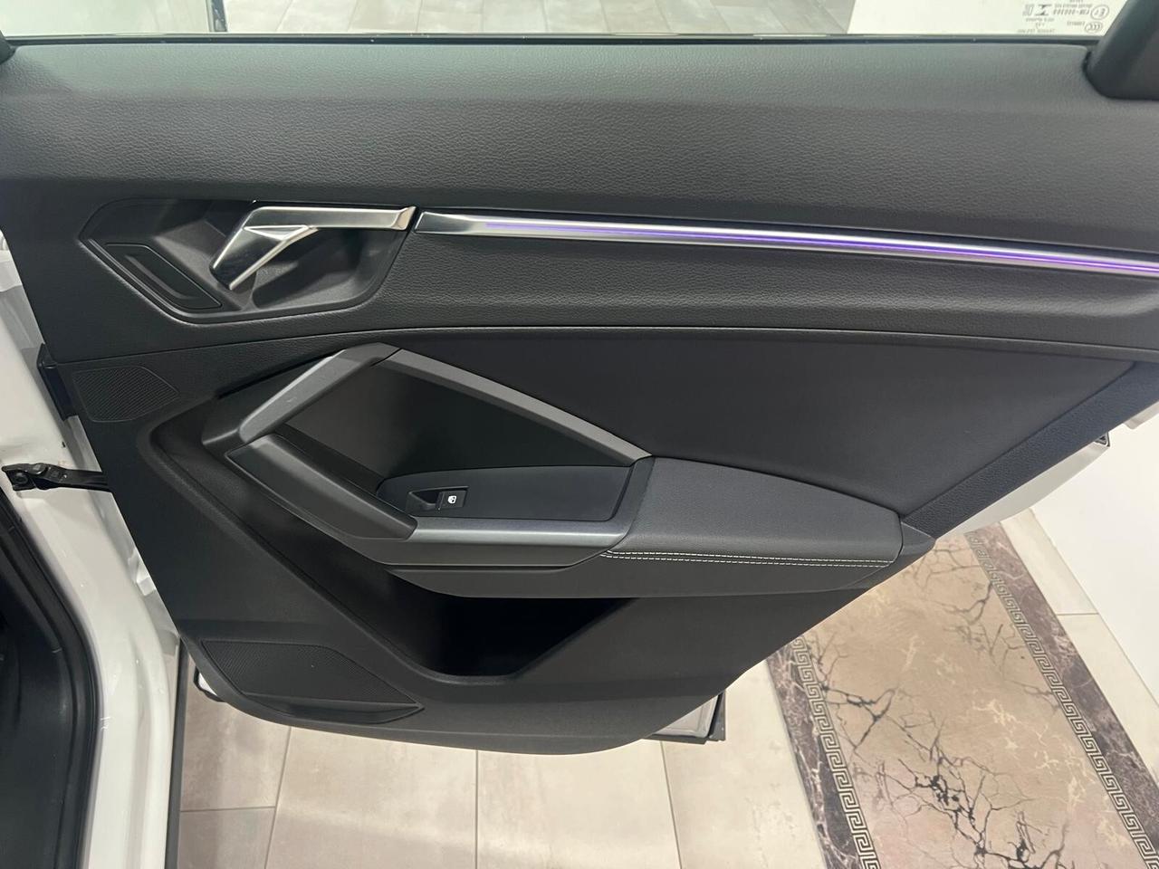 Audi Q3 35 TDI Identity Black