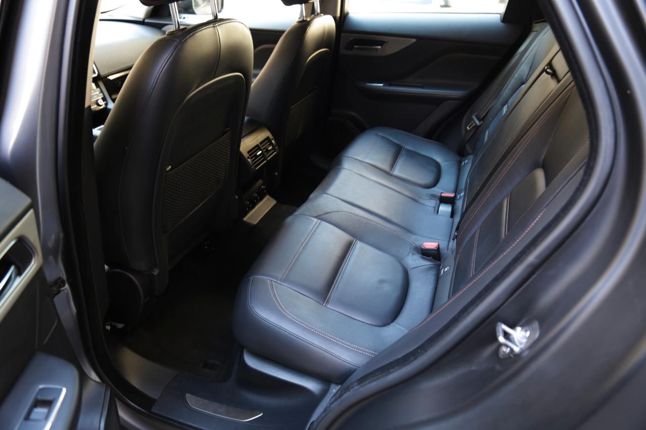 Jaguar F-Pace 2.0 D 180 CV AWD aut. Chequered Flag
