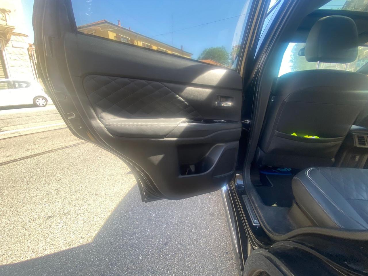 Mitsubishi Outlander 2.4 PHEV #50018