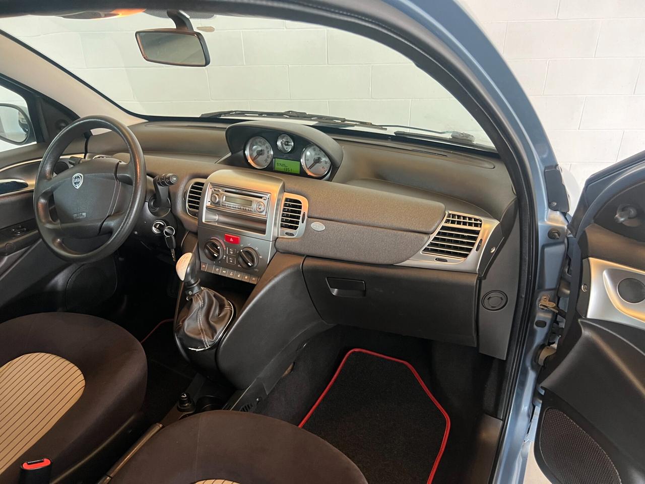 Lancia Ypsilon y 1.2 benzina solo 97.505 km ok neopatentati