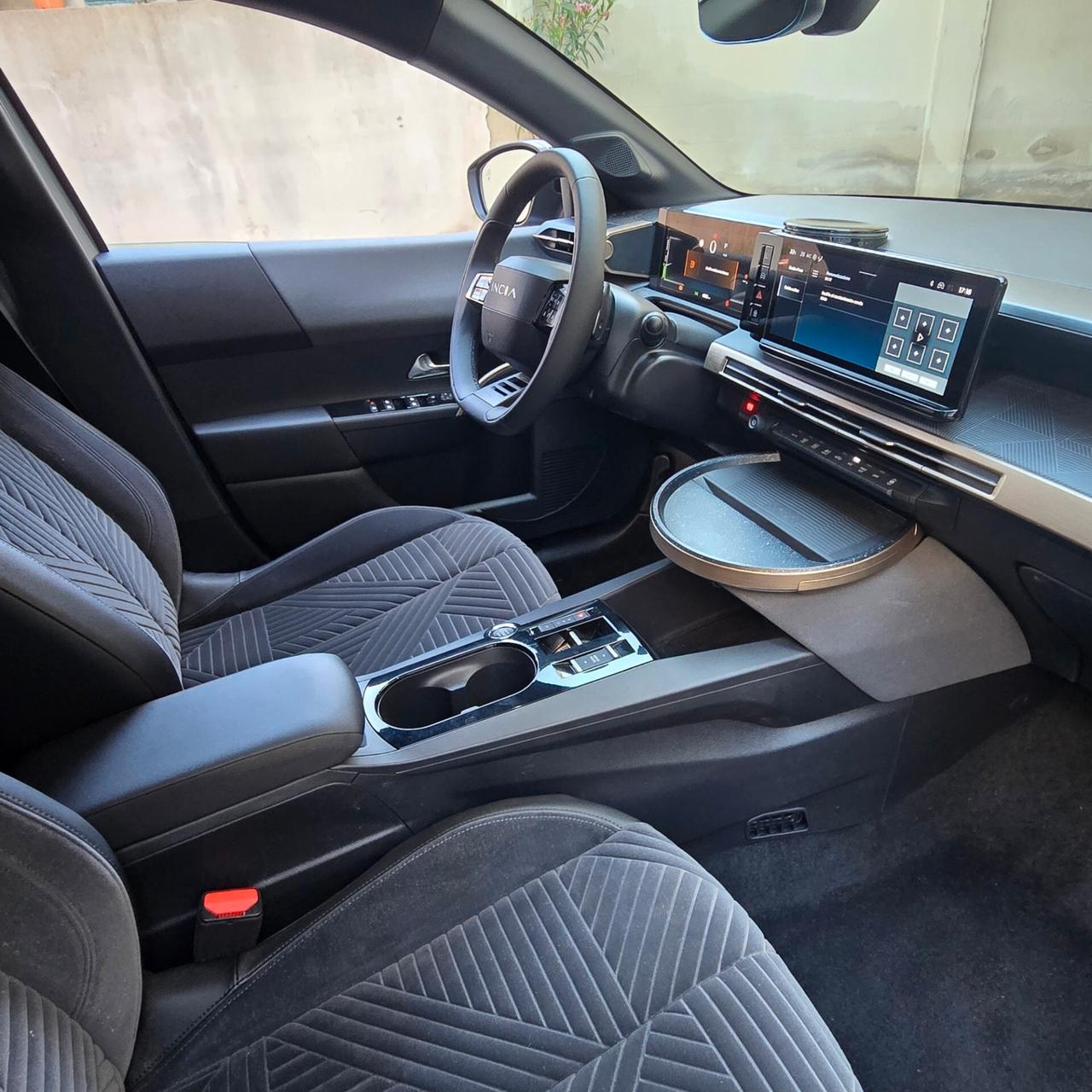 6.800 km - Cambio Automatico - Lancia Ypsilon Hybrid e-DCT LX