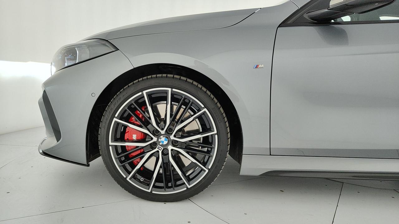 BMW Serie 1 F40 - M 135i xdrive ColorVision Edition auto