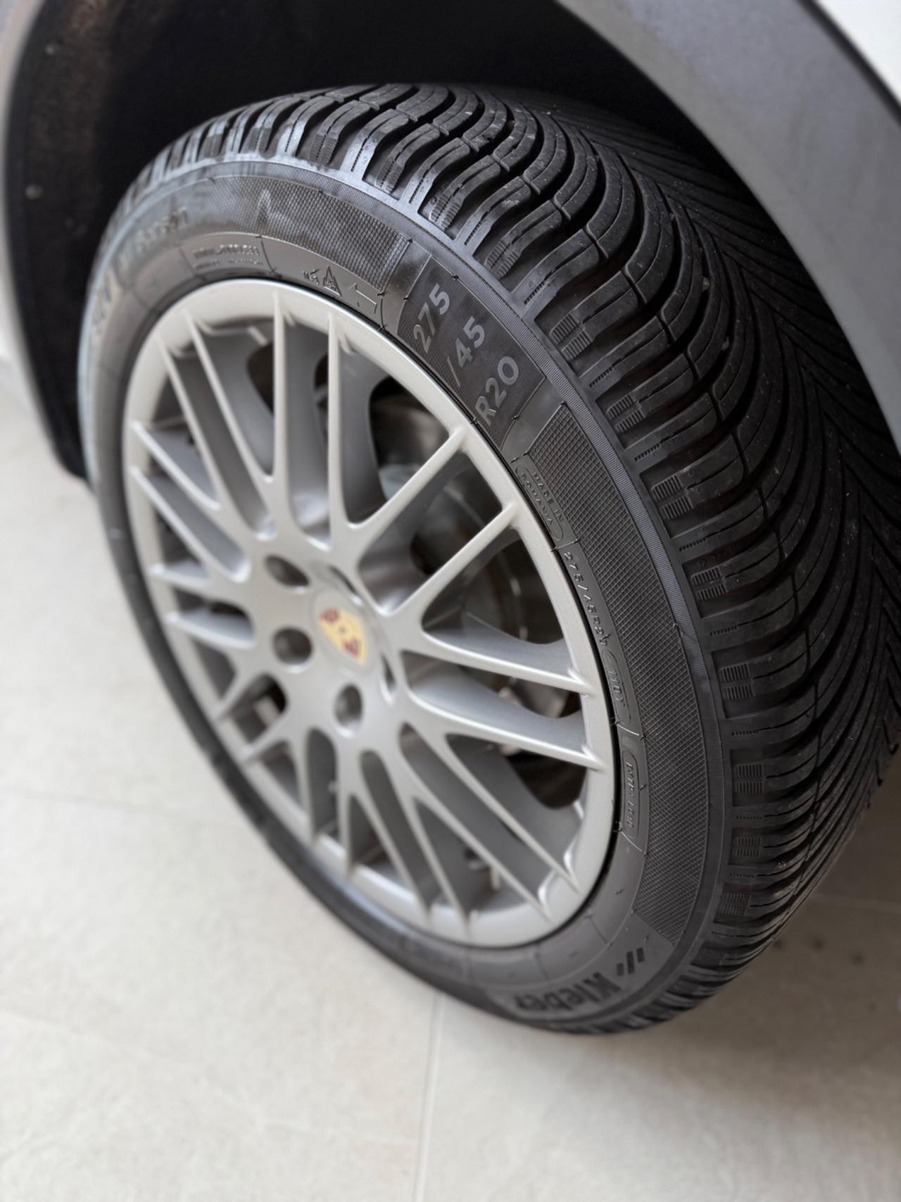 Porsche CAYENNE 3.0 V6 BOSE KMCERT UNICOPR
