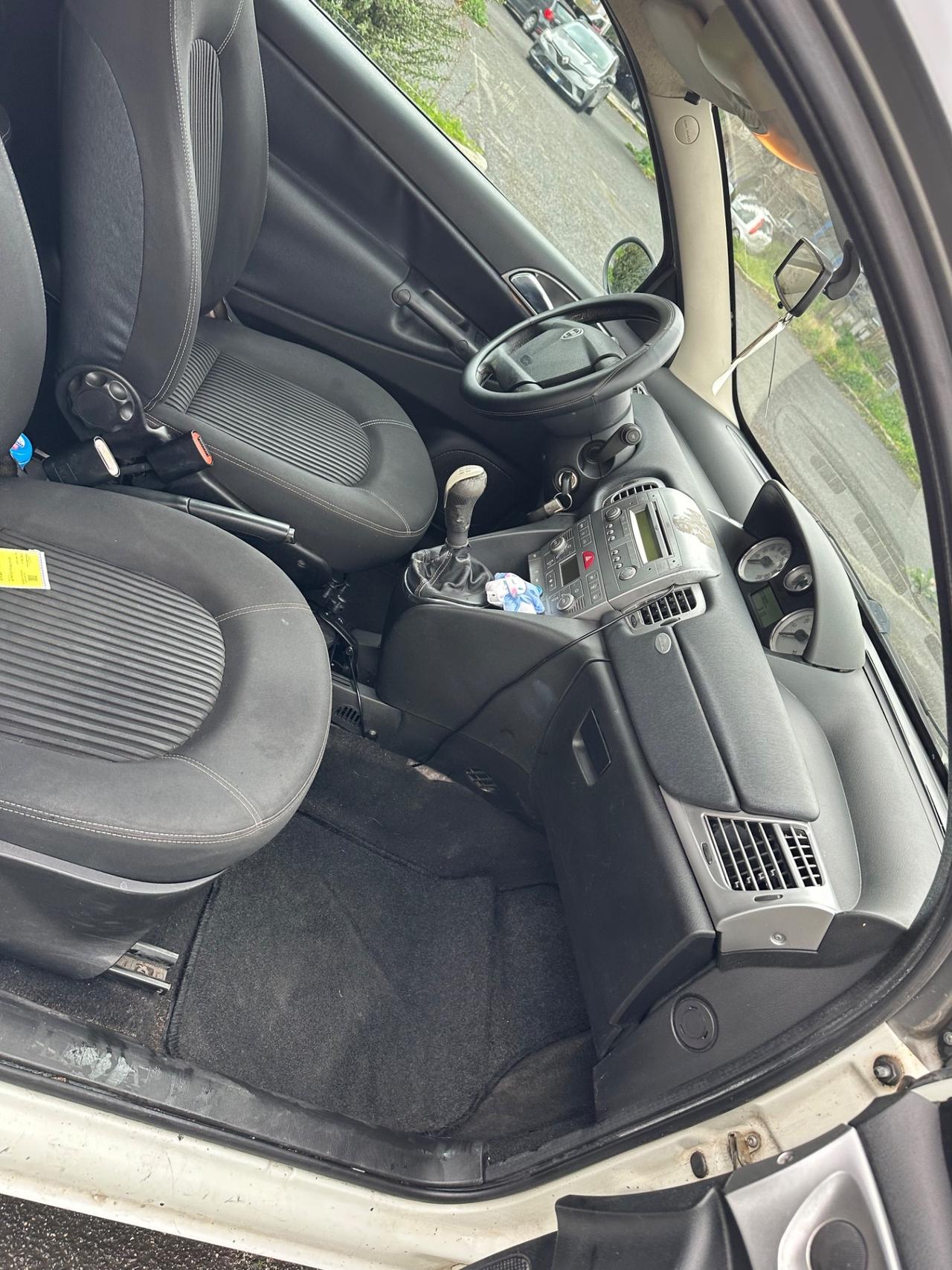 Lancia Ypsilon 1.3 MJT 75 CV Argento