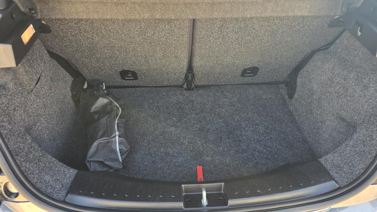 Lancia Ypsilon 1.0 FireFly 5 porte S&S Hybrid Ecochic Silver