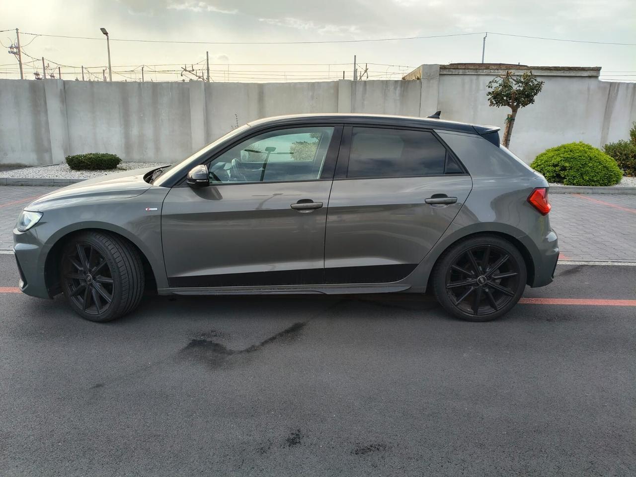 Audi A1 citycarver 30 TFSI S tronic Identity Contrast