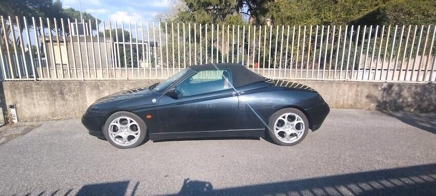 Alfa Romeo Spider 3000 v6