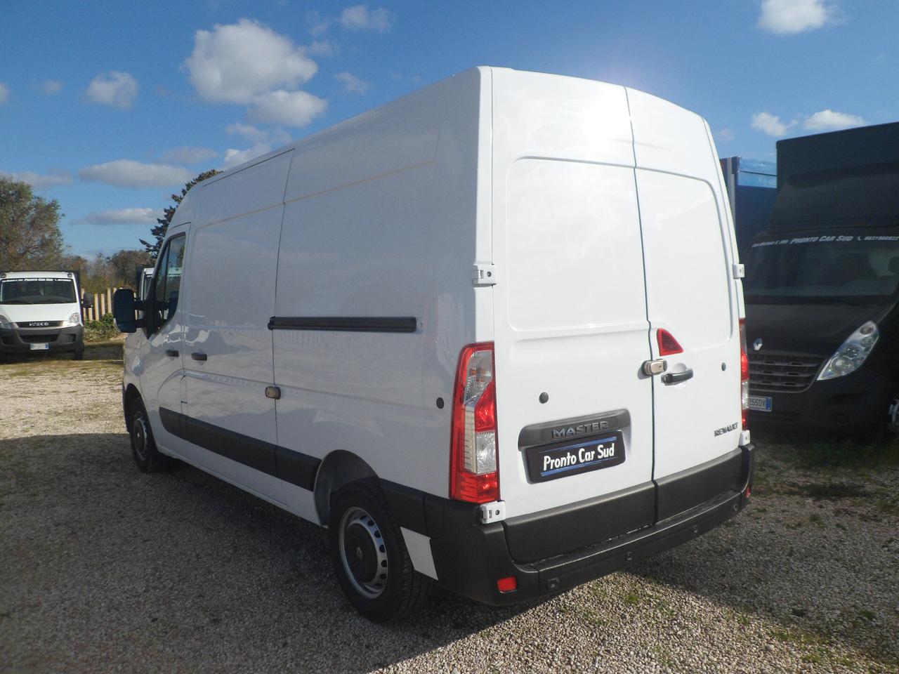 Renault Master furgone medio alto doppia porta